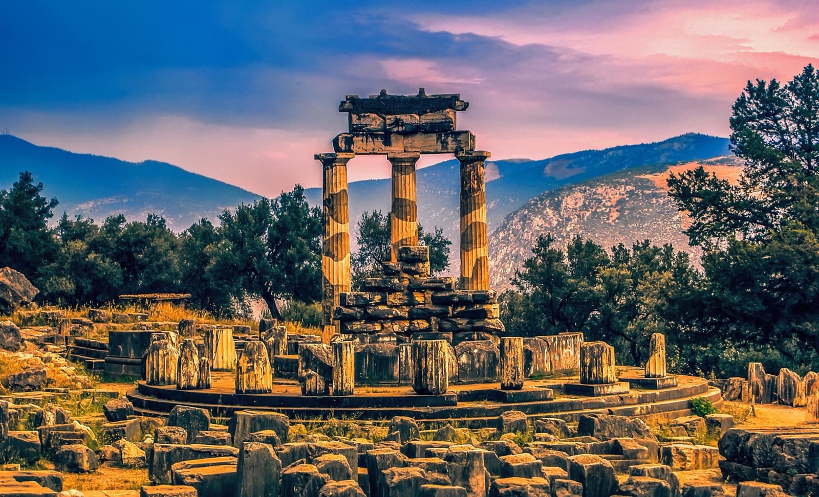 Delphi ruins with mountain backdrop